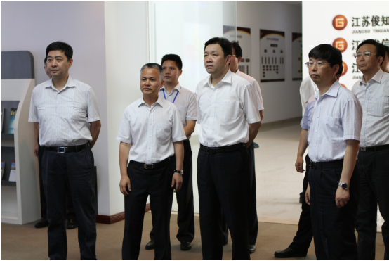 省委常委、統(tǒng)戰(zhàn)部長楊岳來俊知集團(tuán)調(diào)研